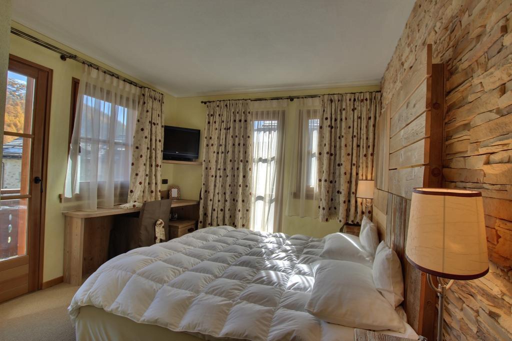 Hotel Bait De Angial Livigno Exterior photo