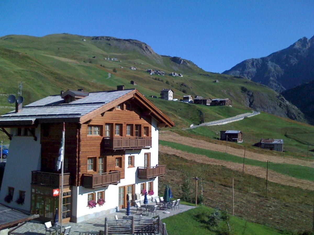 Hotel Bait De Angial Livigno Exterior photo