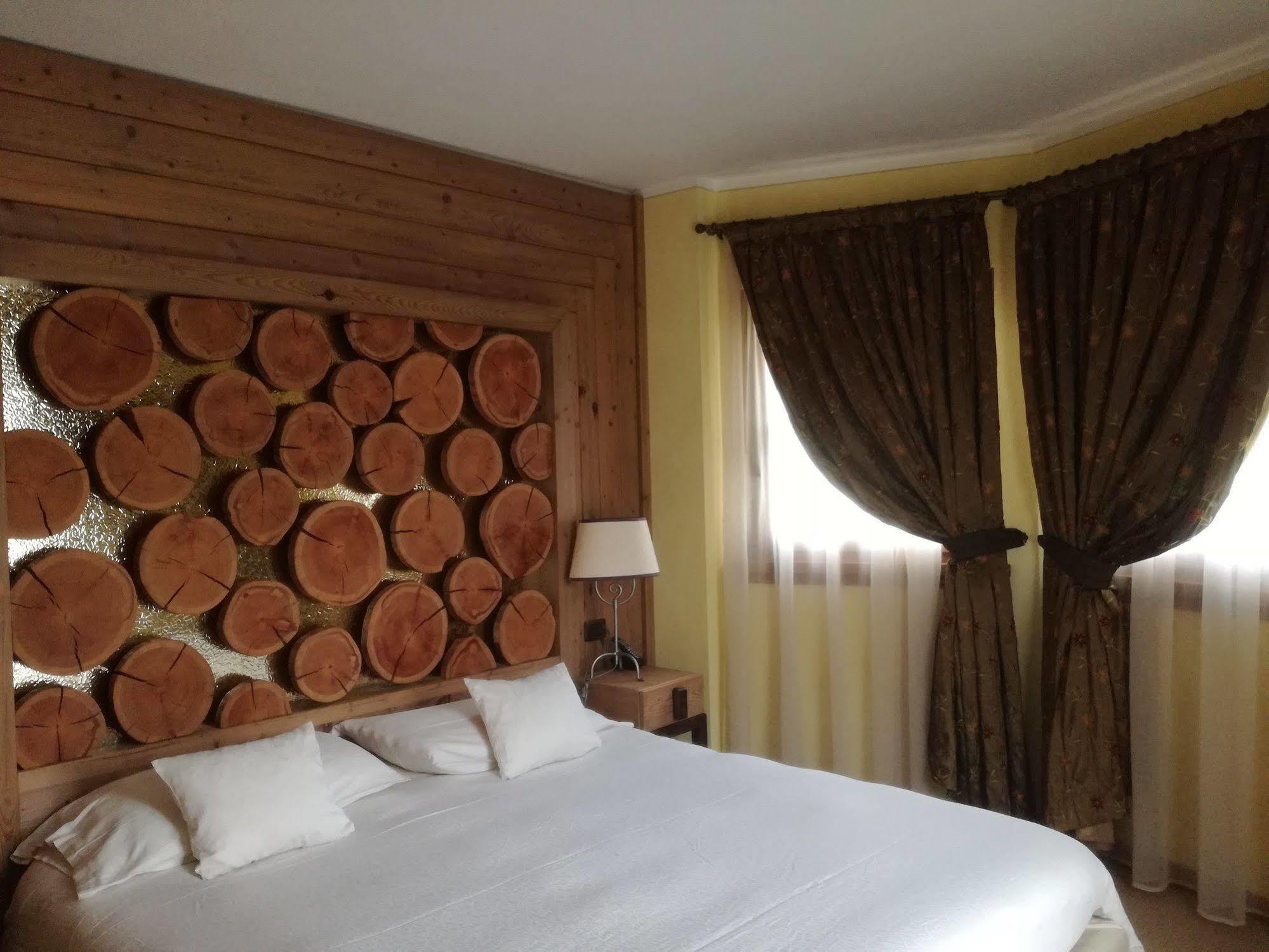 Hotel Bait De Angial Livigno Exterior photo