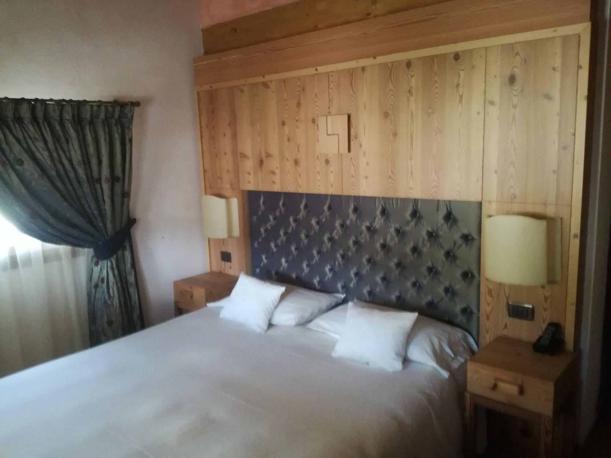 Hotel Bait De Angial Livigno Exterior photo